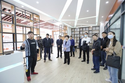 十堰市副市长刘运梅一行莅校调研科技创新工作