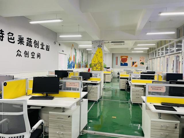 石河子:创业孵化基地“孵”出新天地